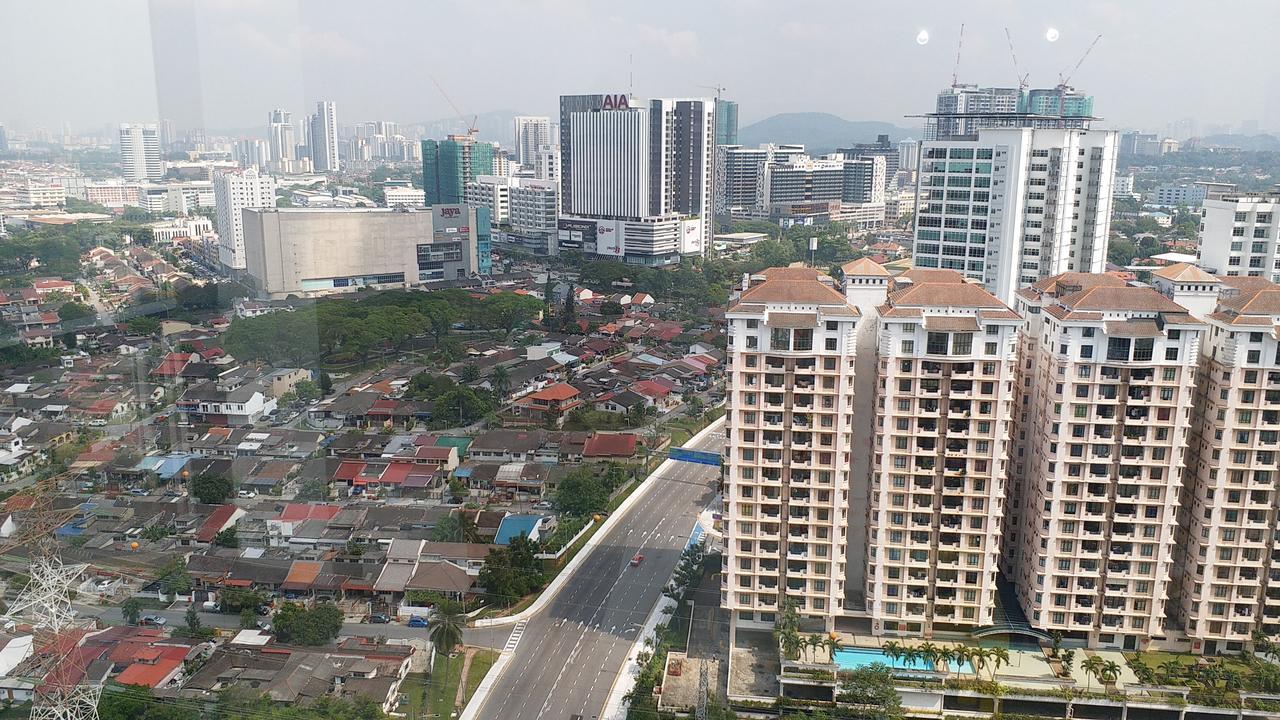 The Garden Apartment At Kuala Lumpur เปอตาลิงจายา ภายนอก รูปภาพ
